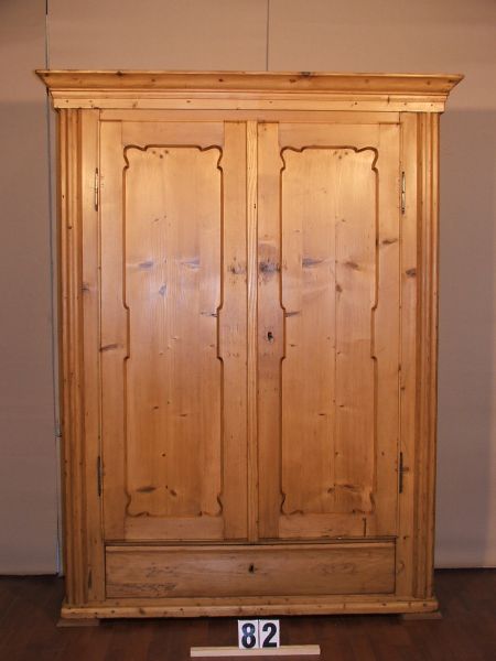 Méretek:139x184x54 Régi fenyő Bieder szekrény,fiókos szekrény,méh viaszolt