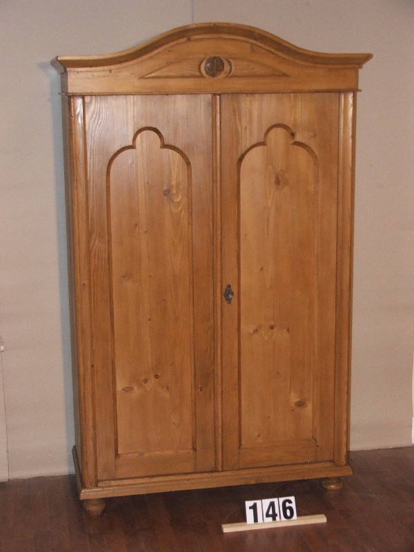 Méretek:114x185x53 Régi fenyő szekrény,ruhásszekrény,méh viaszolt